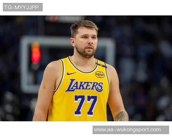 东契奇季前赛表现出色轻松砍下31分5板9助展现瘦身效果 东契奇季前赛表现出色轻松砍下31分5板9助展现瘦身效果