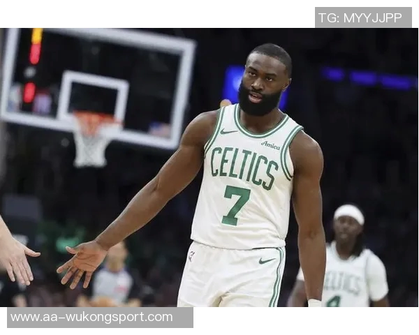 轻松发挥杰伦布朗13投6中轻松斩获21分1篮板展现实力 轻松发挥杰伦布朗13投6中轻松斩获21分1篮板展现实力