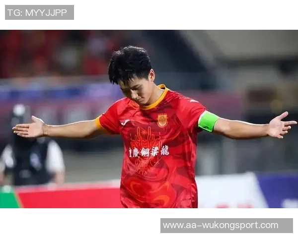 铜梁龙外援精彩头球破门助力球队打破僵局张外龙场边赞赏不断 铜梁龙外援精彩头球破门助力球队打破僵局张外龙场边赞赏不断