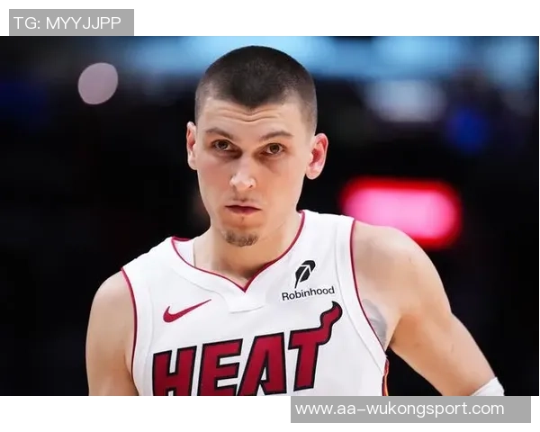 希罗表现平平17投6中三分命中率高但正负值全队最低 希罗表现平平17投6中三分命中率高但正负值全队最低