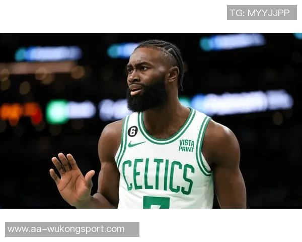 杰伦布朗谈末节反扑时的心态与队友沟通的重要性