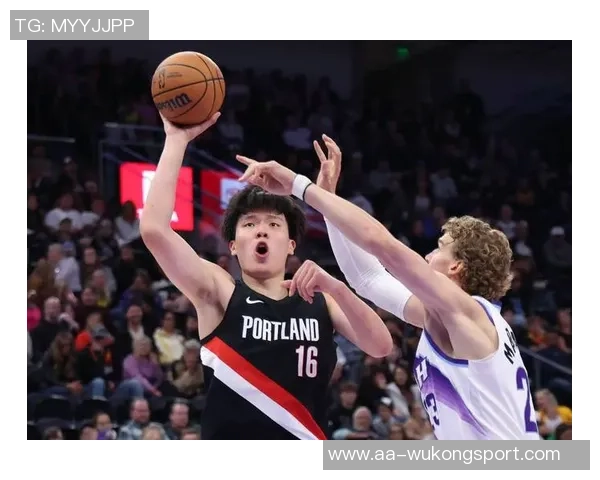 杨瀚森无私助攻辛森三分雨下不停本场第七记三分球精彩瞬间 杨瀚森无私助攻辛森三分雨下不停本场第七记三分球精彩瞬间